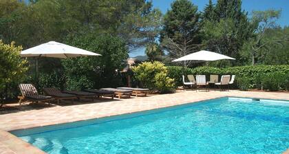 Country villa ideal for 6, private pool, fenced garden, central on the island.
