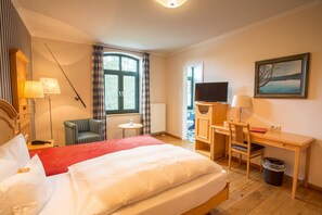 In-room safe, desk, soundproofing, iron/ironing board - Lüthemühle (Nettetal)