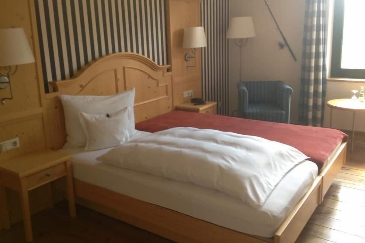 Kamar Double Comfort untuk 1 Orang | Brankas, meja kerja, kedap suara, dan setrika/meja setrika