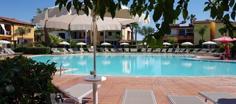 ARTEMIDE-Pretty villa with garden by the pool.