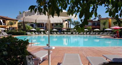 ARTEMIDE-Pretty villa with garden by the pool.