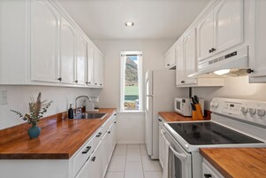 Refrigerador, microondas, cafetera/tetera