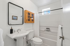 Presidential Cottage, 1 King Bed, Non Smoking, Mountain View | Bathroom | Shower, designer toiletries, hair dryer, towels