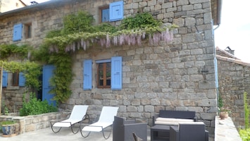 GĂźte FaugĂšres ArdĂšche
la terrasse plein sud et ses transats