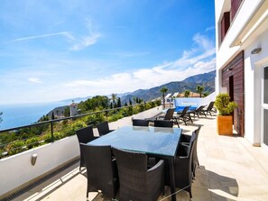 屋外ダイニングエリア