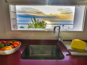 冷蔵庫、電子レンジ、オーブン、食器洗い機