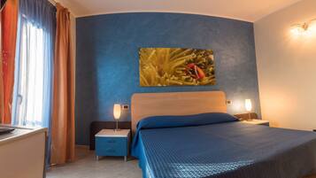 Standard Double Room | In-room safe, desk, bed sheets