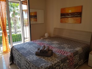 2 habitaciones, escritorio, tabla de planchar con plancha y wifi 