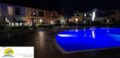 Piscina all'aperto. ZEUS-Villetta deluxe LA PERLA IONICA