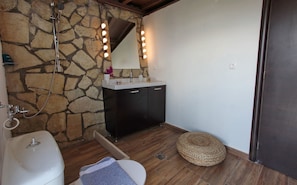 Studio, Sea View (Ilektra) | Bathroom | Shower, free toiletries, hair dryer, towels