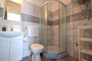 Apartment, 2 Schlafzimmer | Badezimmer