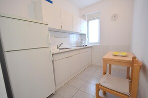 Apartment, 1 Bedroom | Private kitchenette