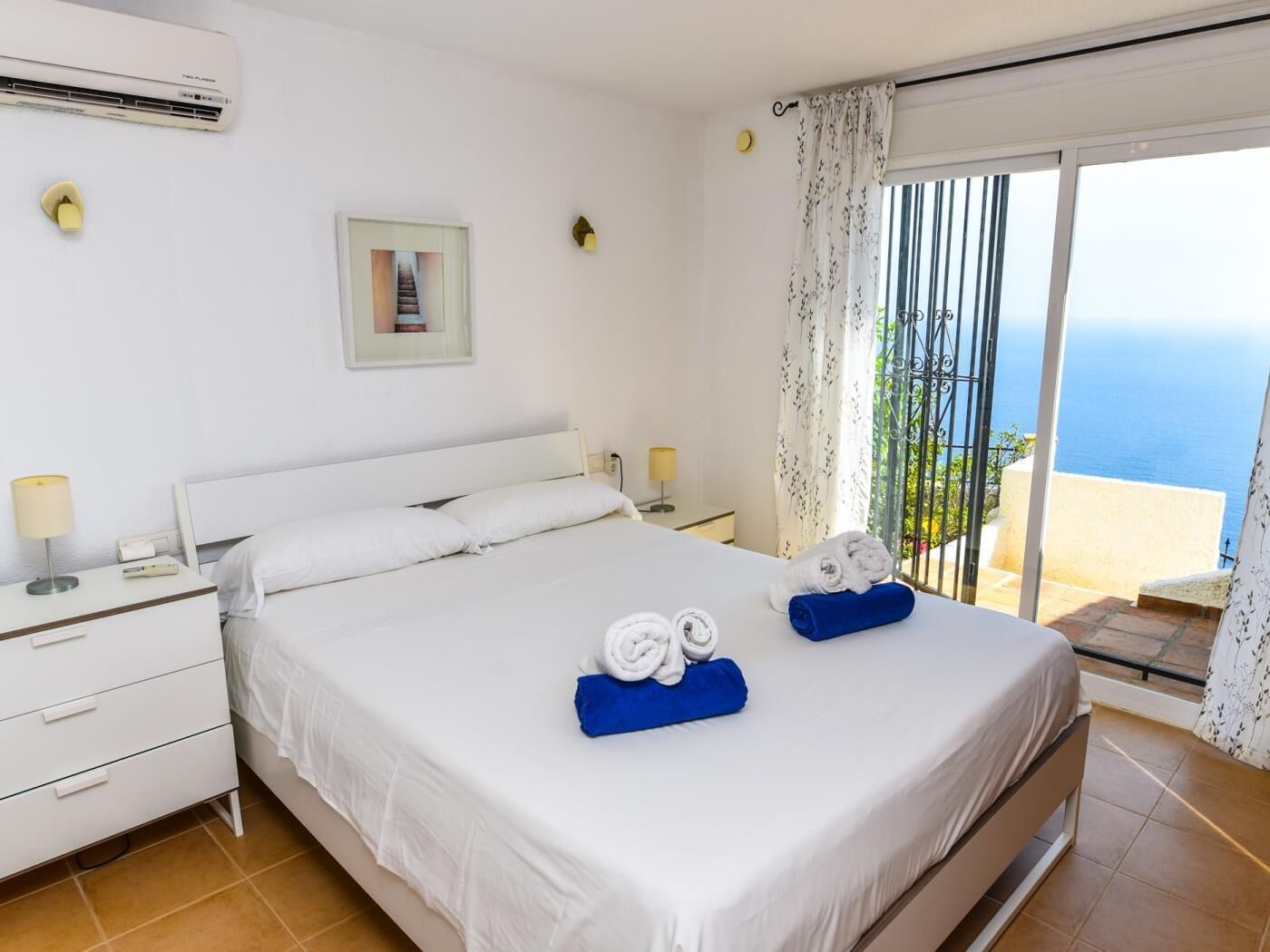 3 slaapkamers, een strijkplank/strijkijzer, internet, beddengoed