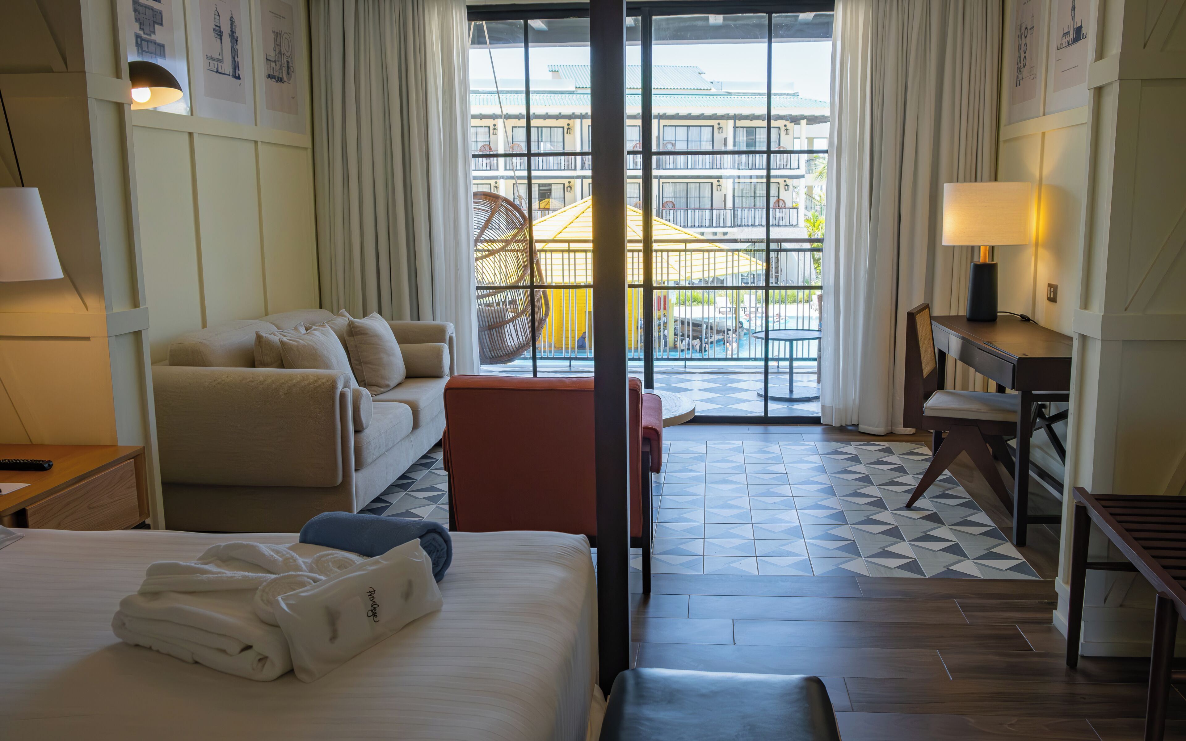 Privilege Junior Suite El Beso | Free minibar, in-room safe, desk, iron/ironing board