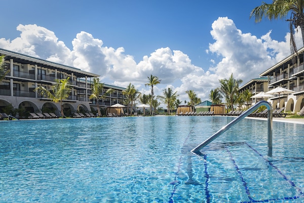 2 outdoor pools, pool umbrellas, pool loungers