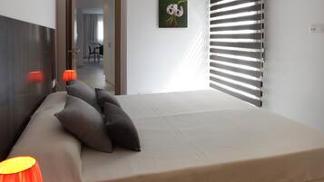 1 dormitorio, tabla de planchar con plancha, Internet y ropa de cama