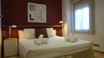 2 bedrooms, iron/ironing board, internet, bed sheets