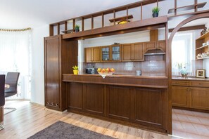 Apartment, 2 Bedrooms (405 – 1.kat) | Private kitchen | Stovetop, cookware/dishes/utensils - Apartments Zeljka (Malinska-Dubasnica)