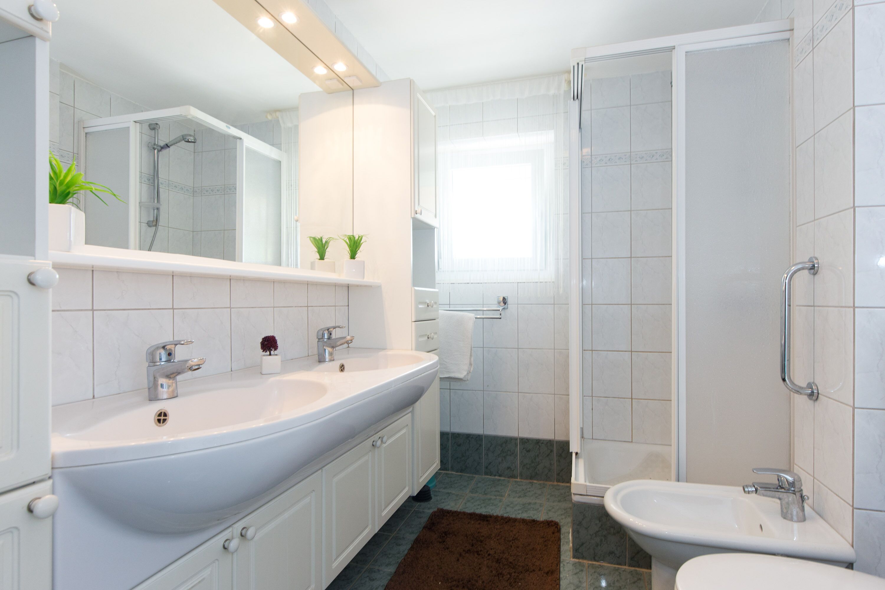 Apartment, 2 Schlafzimmer (405 – 1.kat) | Badezimmer | Dusche, Handtücher, Seife, Toilettenpapier