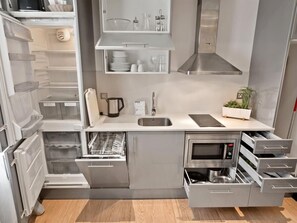 Kühlschrank, Mikrowelle, Geschirrspüler