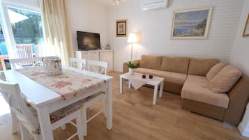 Exclusive-Haus, 2 Schlafzimmer | Wohnbereich | Flachbildfernseher