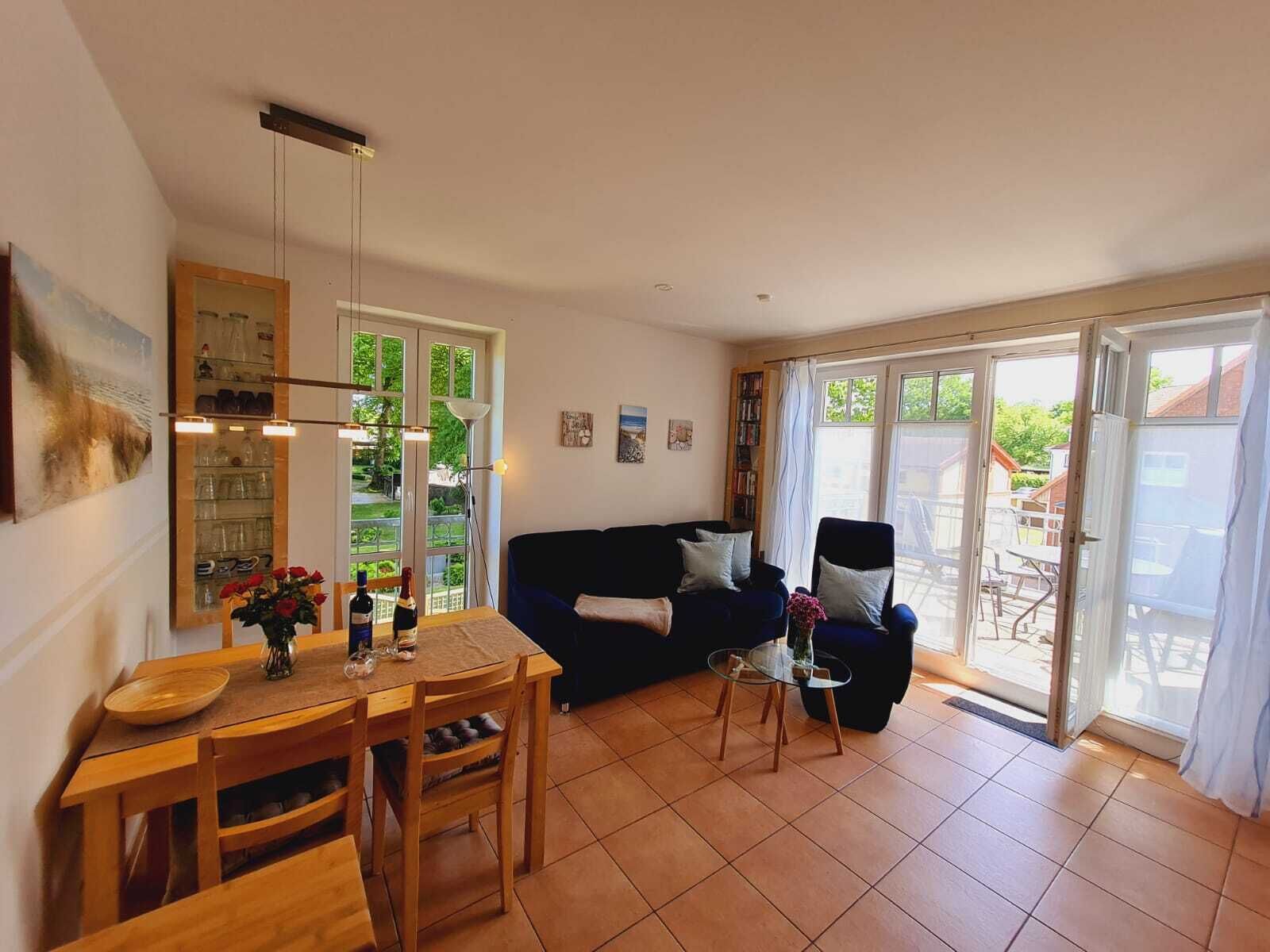 Smart TV, reproductor de DVD, libros, biblioteca de música