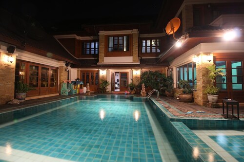Salted pool luxury country villa near Bosang & Hot Springs with airport services