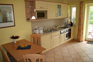 Fridge, microwave, oven, dishwasher - City Residence 2 - City Residence WE2 /WE3 /WE5 /WE 7 - 2nd row - Sauna (Heringsdorf)