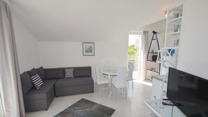 Apartment, 2 Bedrooms (669 - 2.kat) | Living room - Apartments Kolic (Dobrinj)