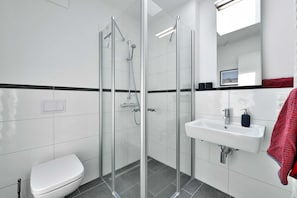 Hårtørrer, Sæbe, Toiletpapir