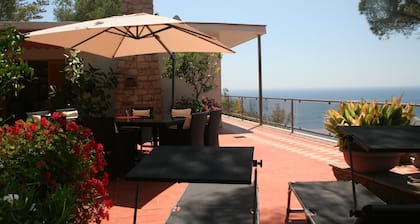 Cozy house with fantastic sea view from every room, free WLAN