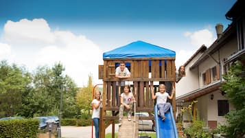 Children’s play area – outdoor