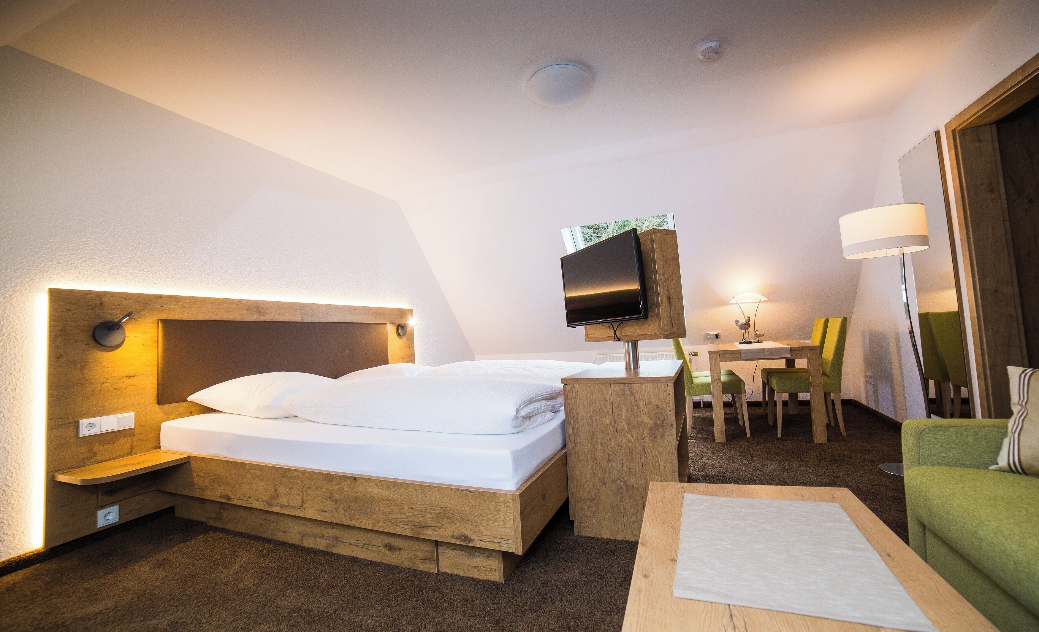 خزنة داخل الغرفة وستائر تعتيم ومكواة/لوح كي وواي فاي مجانًا