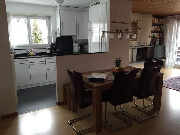 Kühlschrank, Ofen, Herdplatte, Geschirrspüler