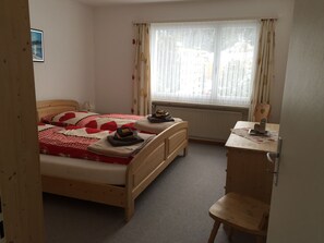 2 Schlafzimmer, Bügeleisen/Bügelbrett, Reisekinderbett, kostenloses WLAN