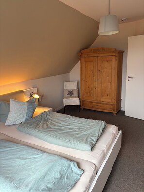 2 Schlafzimmer, Reisekinderbett, WLAN, Bettwäsche