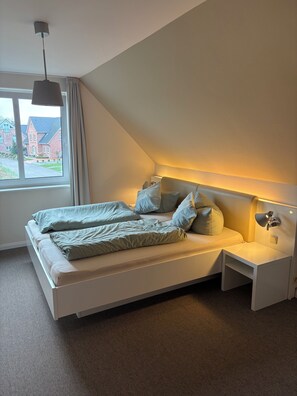 2 bedrooms, travel crib, WiFi, bed sheets