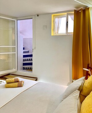 1 bedroom, travel cot, WiFi, bed sheets