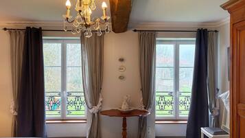 3 slaapkamers, een strijkplank/strijkijzer, reisbedje, gratis wifi