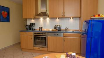 Réfrigérateur, four, lave-vaisselle