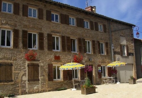 VERY LARGE GITE **  WEEKEND & HOLIDAYS BEAUJOLAIS LYON RHONE