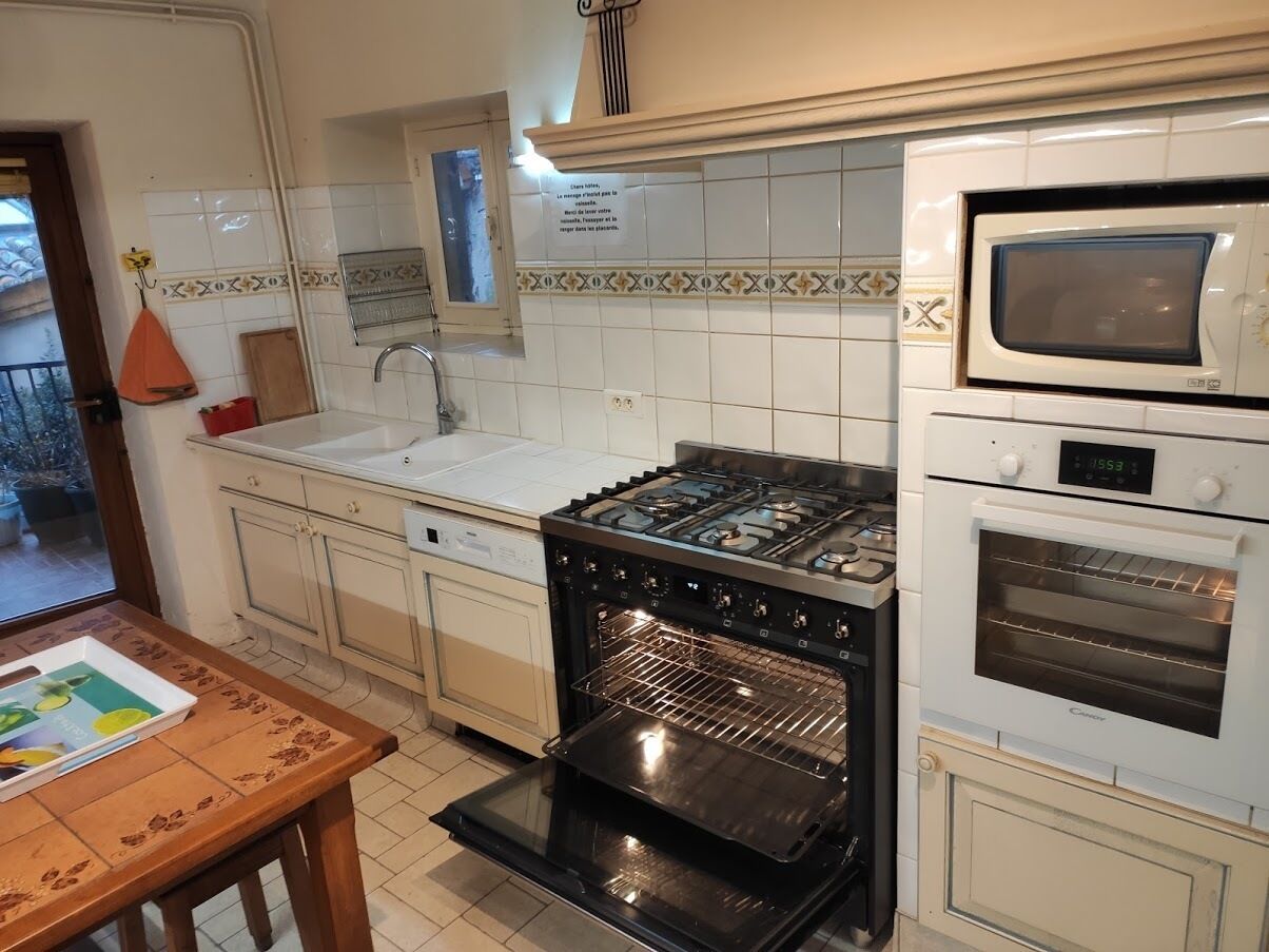 VERY LARGE GITE **  WEEKEND & HOLIDAYS BEAUJOLAIS LYON RHONE