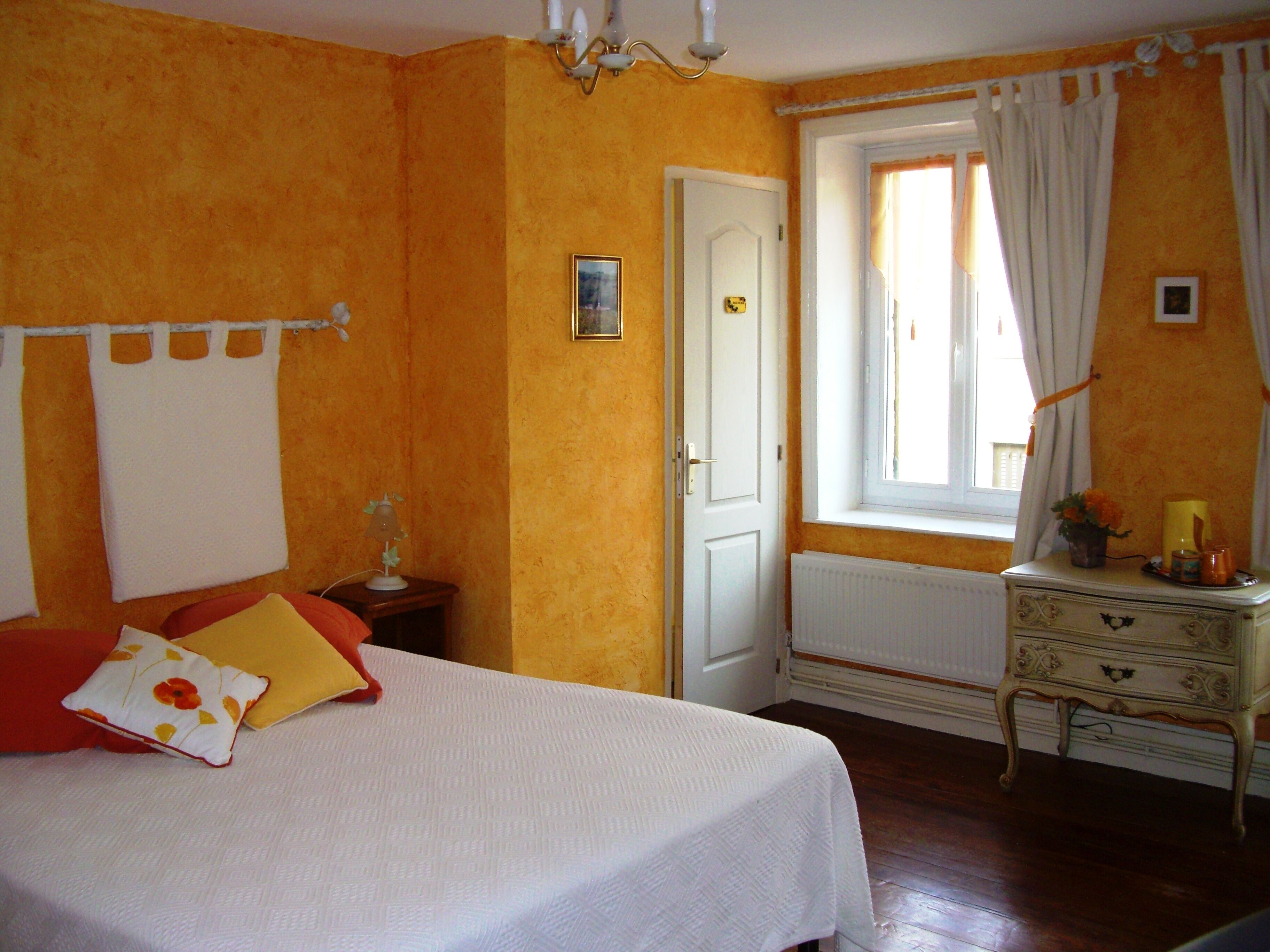 VERY LARGE GITE **  WEEKEND & HOLIDAYS BEAUJOLAIS LYON RHONE