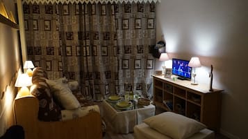Una televisión, libros
