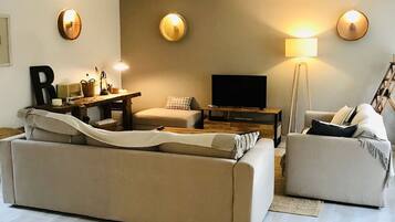 Fernseher, DVD-Player, Bücher