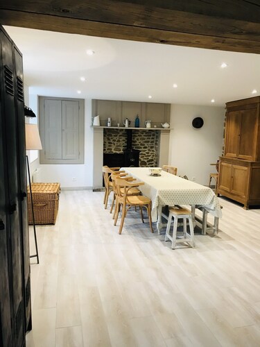 Encantadora casa de granito cerca del mar