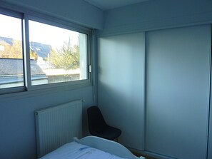 3 bedrooms, iron/ironing board, free WiFi