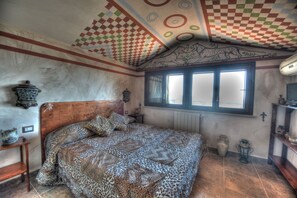 Basic-Doppel- oder -Zweibettzimmer | Individuell dekoriert, individuell eingerichtet, Babybetten