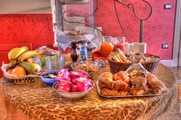 Petit déjeuner buffet (3.5 EUR par personne)