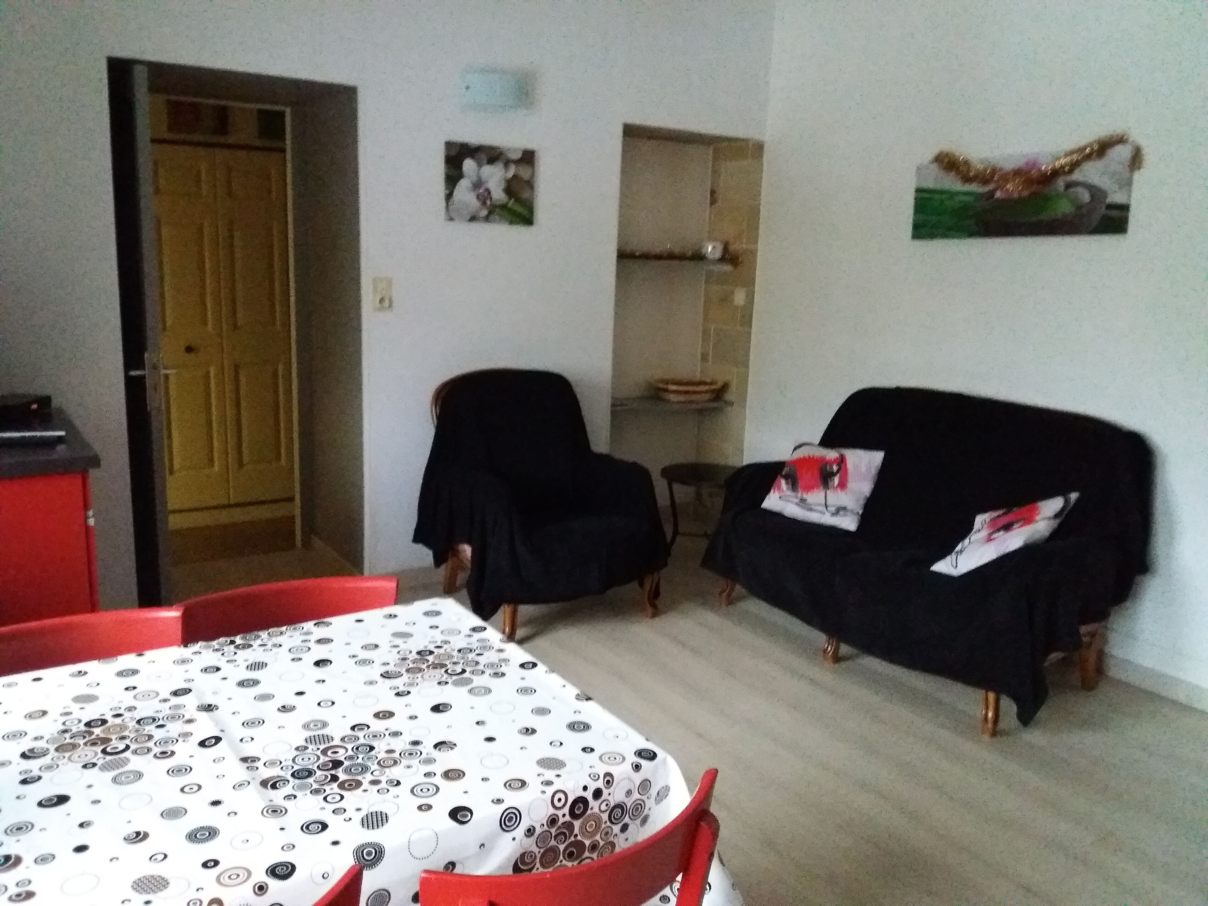 GITE DE FRANCE 2 mins walk to the lake 